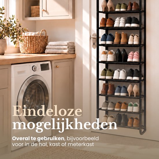Schoenenrek in een bijkeuken met de tekst 'Eindeloze mogelijkheden' voor diverse opbergplekken.