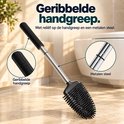 Zwarte toiletborstel met geribbelde handgreep en metalen steel voor extra grip.