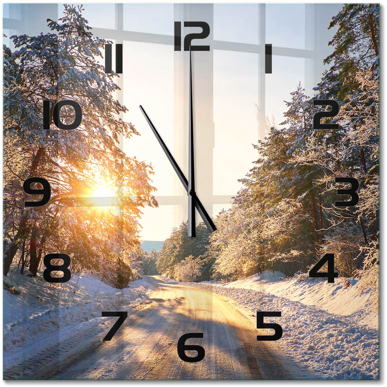 TULUP Wandklok - Een straat in het Winterbos. Glazen Klok Met Print - 60x60 cm - Geel Wandklok Glas Met Motief - Zwarte handen - Vierkante Klok - Wandklok Glas Decoratie - Gekleurde Glazen Klok