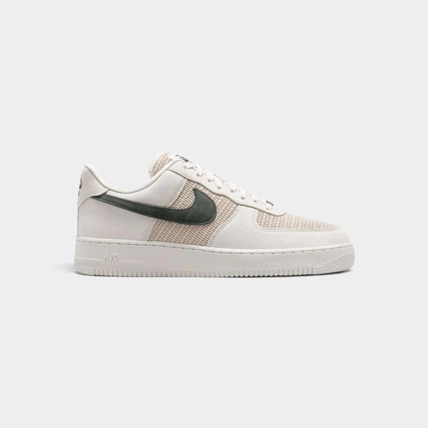 Nike Air Force 1 ’07 LV8 ‘Phantom II Metallic Dark Smoke ‘ Grijs