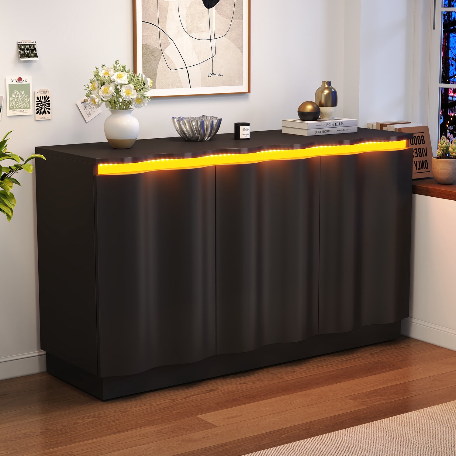 OKWISH Dressoir - 3 Deuren en Verstelbare Planken - Ledverlichting met Appbediening - Woonkamer en Hal - Zwarte Spaanplaat - 120 x 39,5 x 69,5 cm
