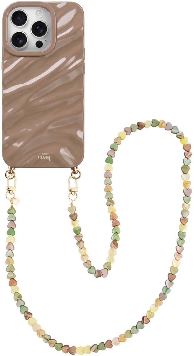 xoxo Wildhearts Taupe Glaze telefoonhoesje met koord - geschikt voor iPhone 15 Pro Max - Shell Hearts Olives (lang koord) - Dream hoesje met telefoonkoord - Glimmende silicone case met plooien - Hartjesketting - Groen - Beige