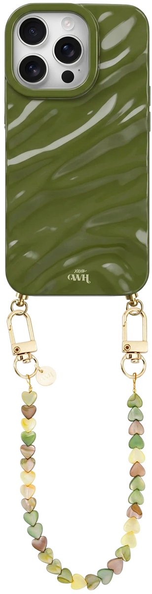 xoxo Wildhearts Green Glaze telefoonhoesje met koord - geschikt voor iPhone 15 Pro Max - Shell Hearts Olives (kort koord) - Dream hoesje met telefoonkoord - Glimmende silicone case met plooien - Hartjesketting - Groen