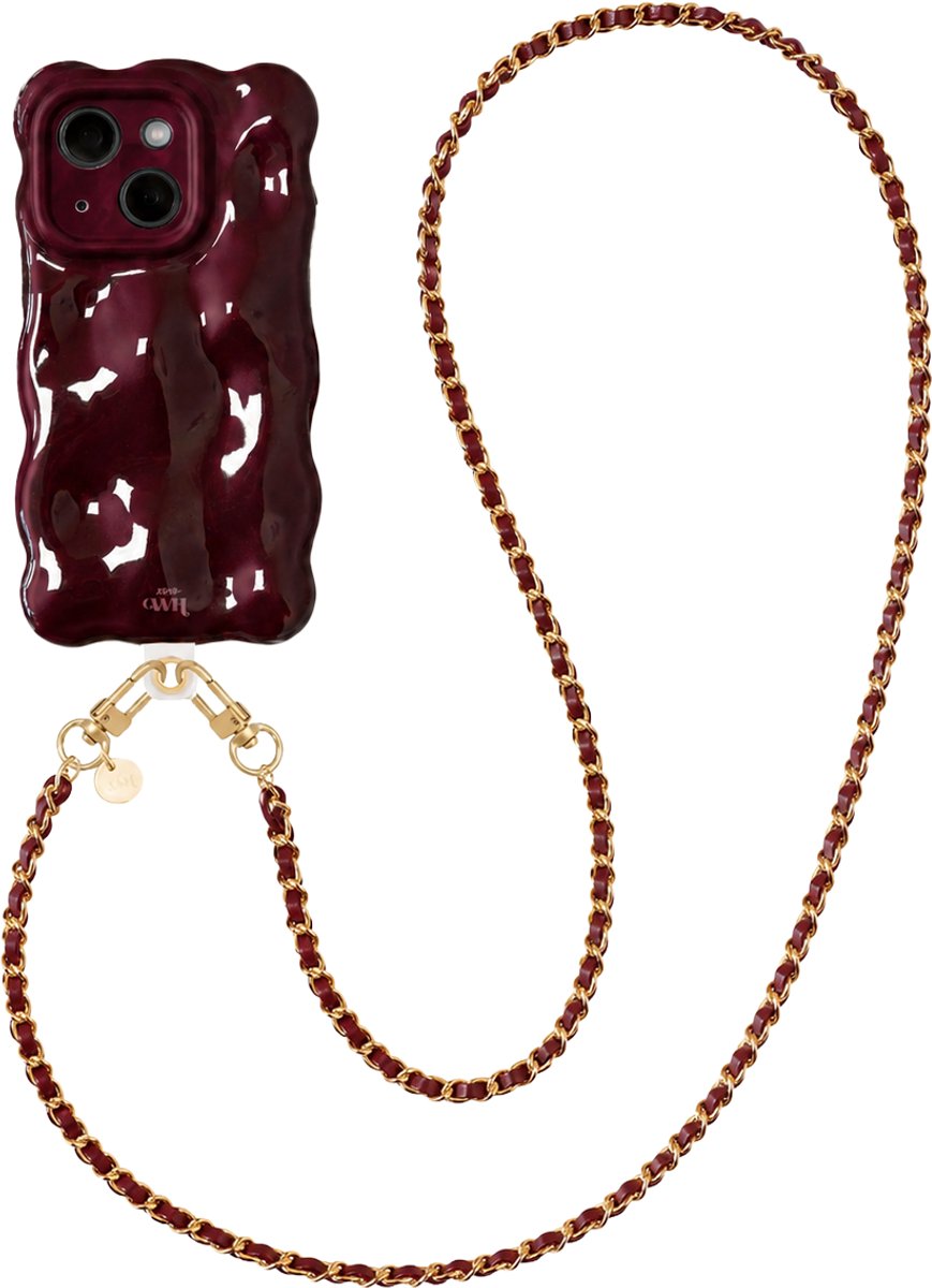 xoxo Wildhearts Bubbly case Burgundy - Classic Chain (lang koord) - geschikt voor iPhone 14 - Hoesje met telefoonkoord - golvend hoesje met schakelkoord - Telefoonhoesje met afneembaar koord - schokbestendig - Bordeaux rood / Burgundy