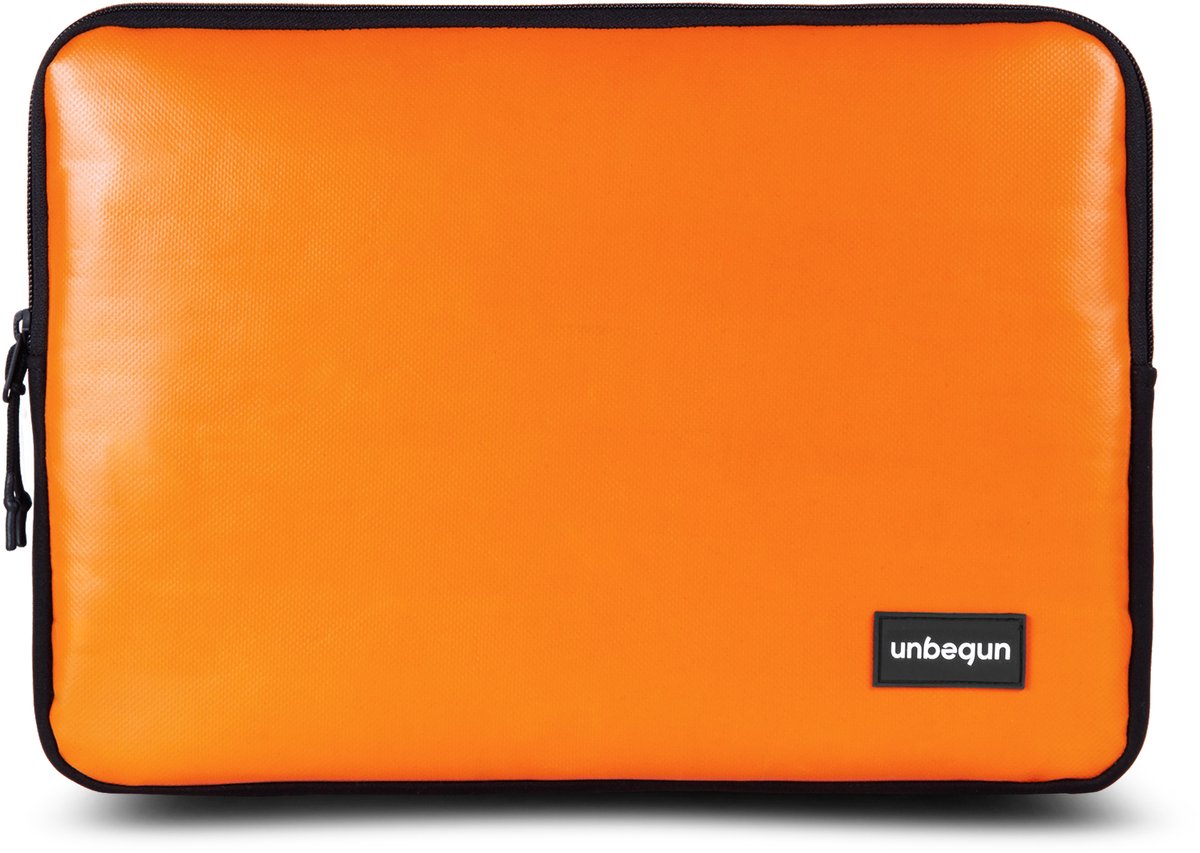 MacBook Pro 16 inch M5 case van gerecycled materiaal - Oranje laptop sleeve/hoes (2026)