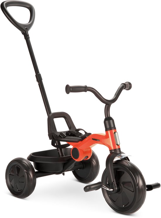Oranje en zwarte opvouwbare driewieler met duwstang, verstelbaar zadel en veiligheidsgordel.
