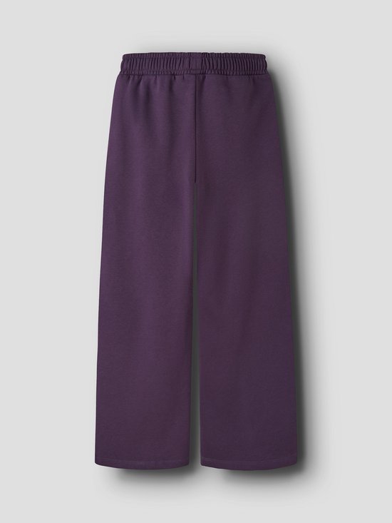 Achterkant van de paarse joggingbroek met wijde pijpen en een elastische tailleband.