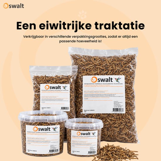 Oswalt gedroogde meelwormen in een grote zak en twee kleine emmers met labels.