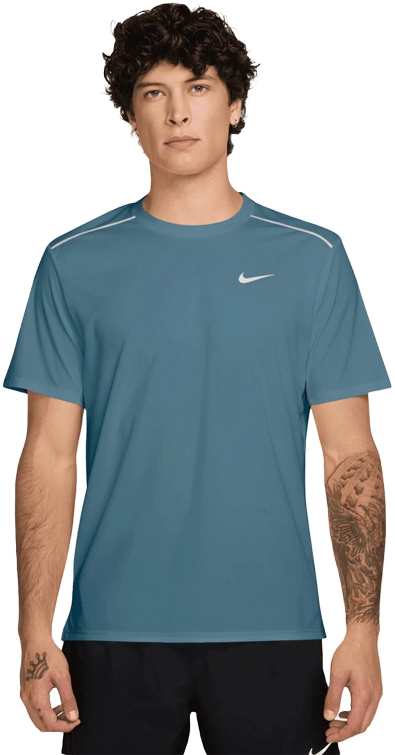 Nike df uv miler ss in de kleur . Grijs