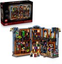 Verpakking en volledig opengeklapte Brickville Books set met twee minifiguren, boekenplanken en een wenteltrap.