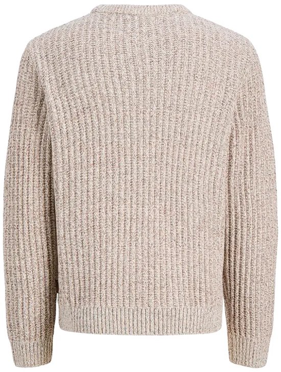 Beige gebreide trui met ronde hals en geribbelde textuur.