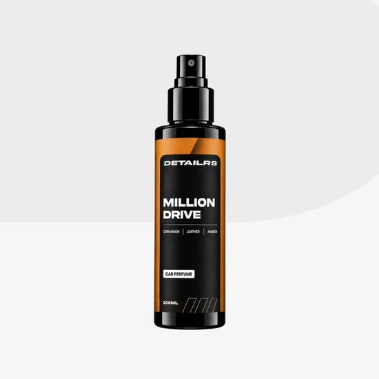 Detailrs Million Drive autoparfum spray, 100ml flesje met zwart en oranje label, met kaneel, leer en amber.