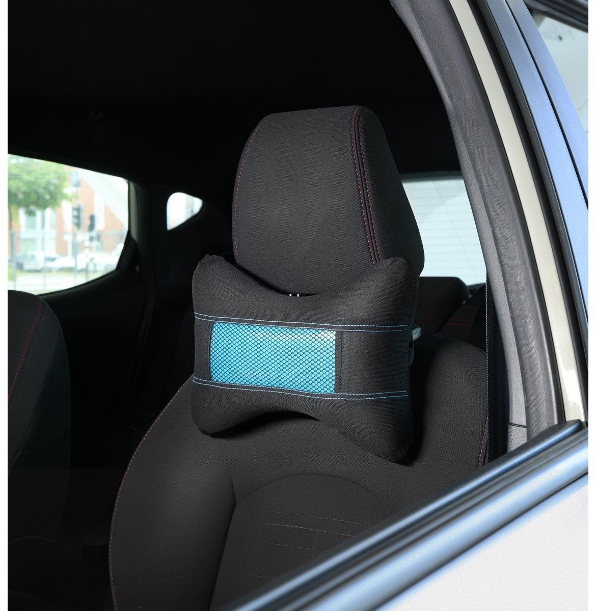 Dunlop nekkussen voor in de auto - ergonomisch ontwerp met memory foam en gel - lichtgewicht en comfortabel - ideaal voor lange autoritten en reizen - afmetingen 29x20x9 cm - kleur zwart/blauw