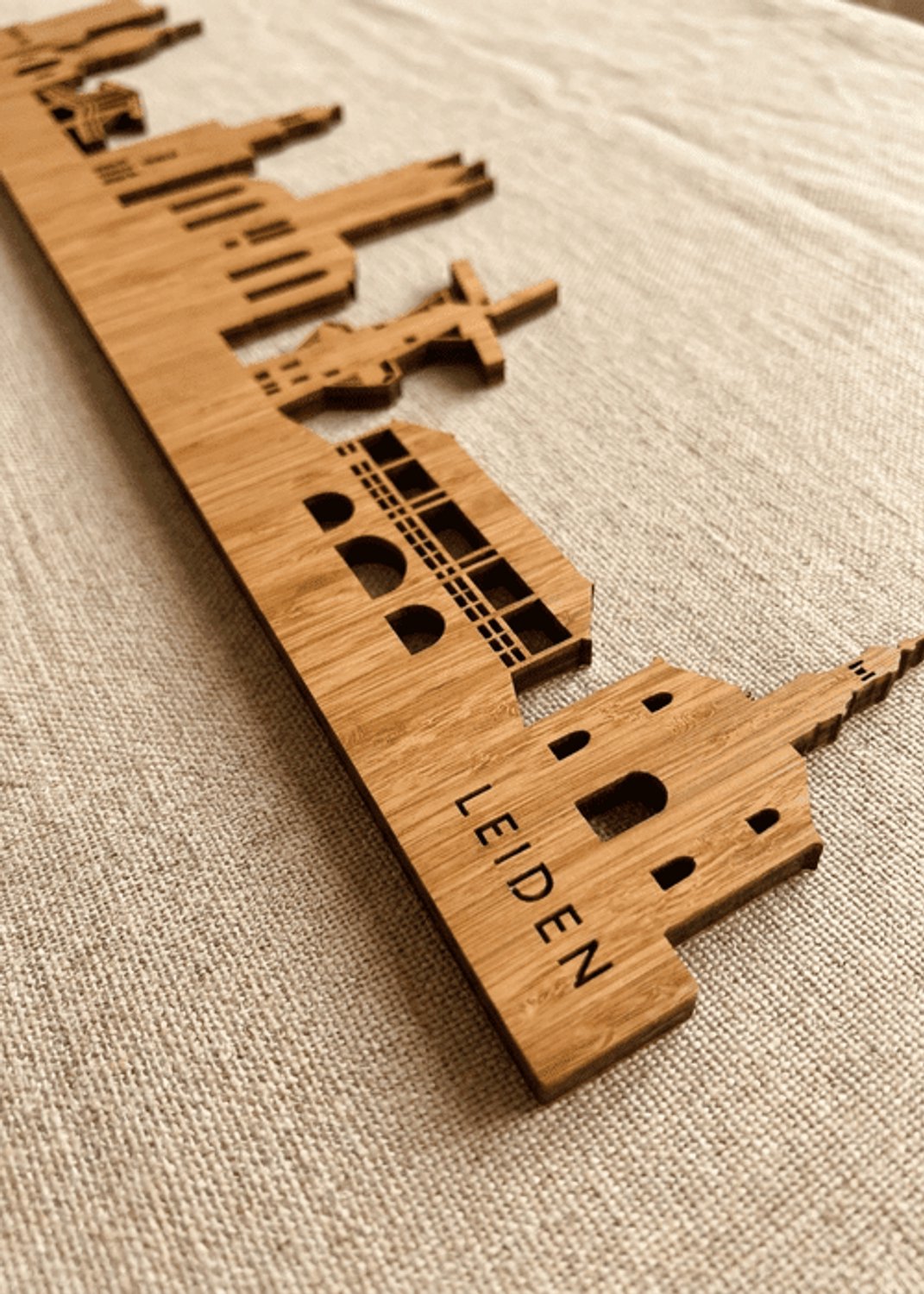 Houten Skyline Leiden | Wanddecoratie voor aan de muur | Bamboe | 100 x 17 cm