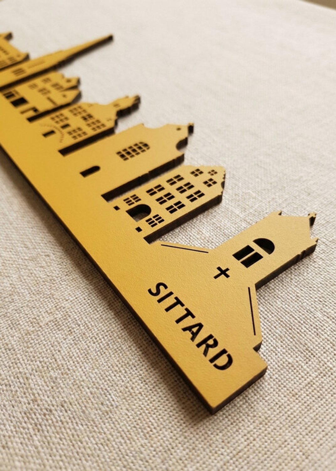 Houten Skyline Sittard | Wanddecoratie voor aan de muur | Geel MDF | 70 cm breed