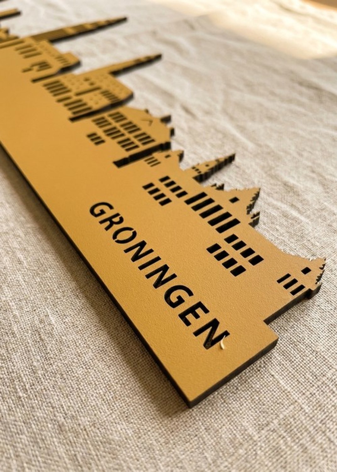 Houten Skyline Groningen | Wanddecoratie voor aan de muur | Geel MDF | 70 x 14 cm