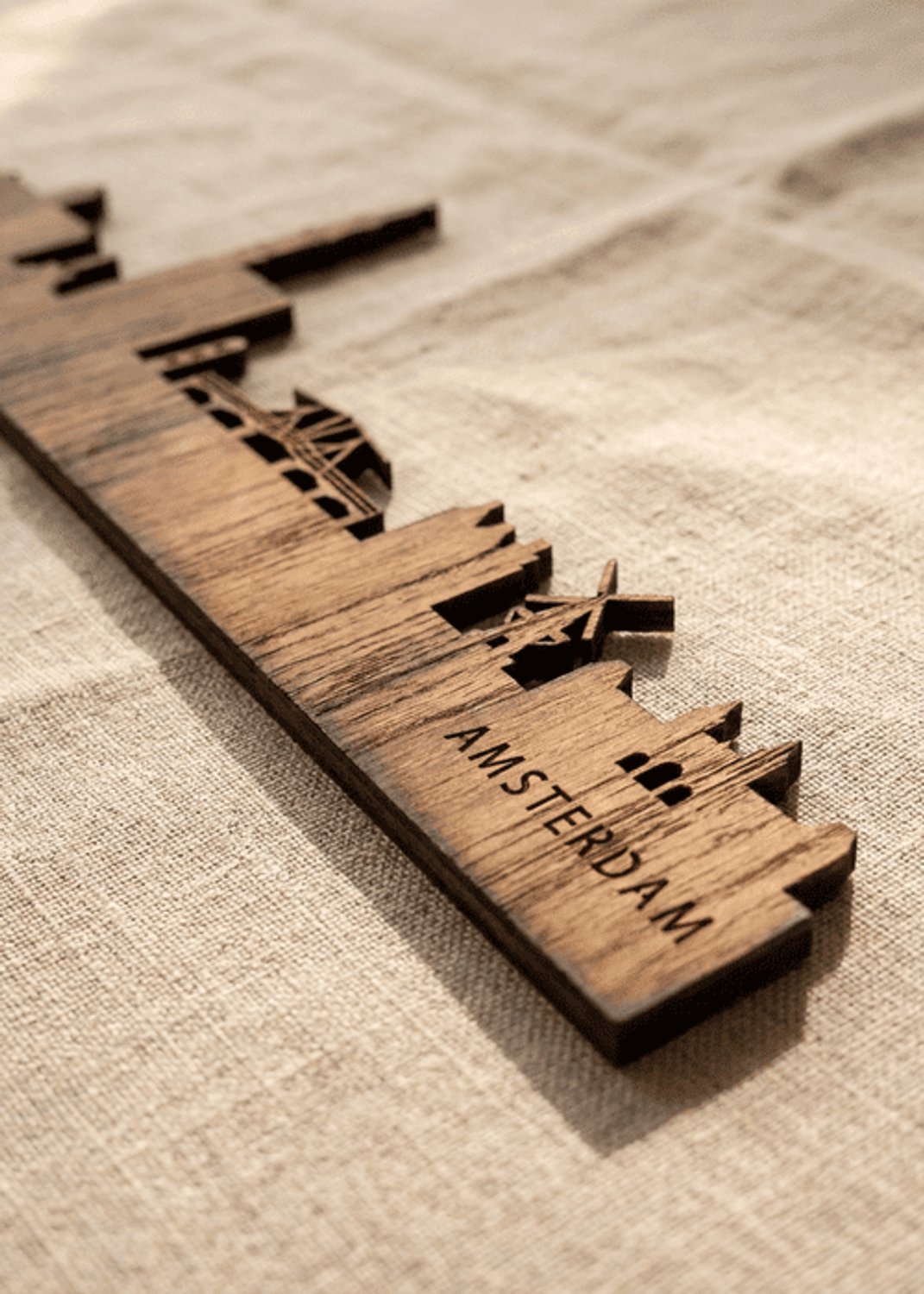 Houten Skyline Amsterdam | Wanddecoratie voor aan de muur | Noten | 70 cm breed