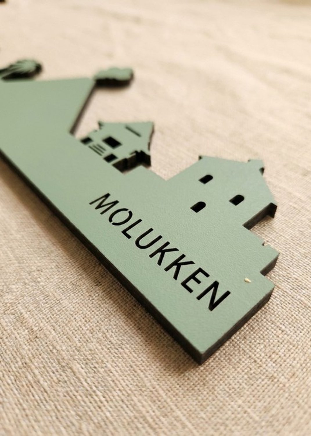 Houten Skyline Molukken | Wanddecoratie voor aan de muur | Groen MDF | 100 x 14 cm