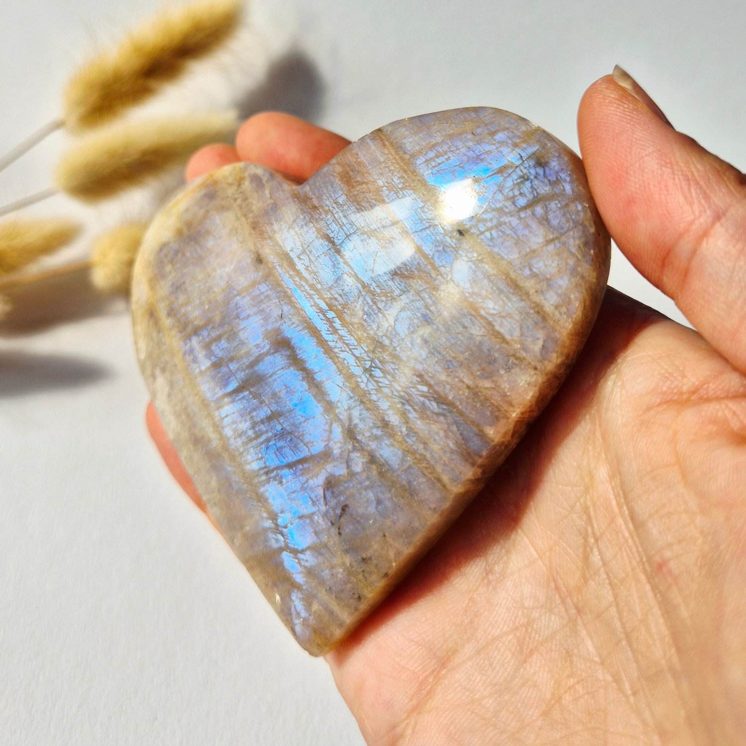 Moonlight Gemstones Flashy Blauwe Maansteen Hart – 187 gram Edelsteen Moonstone Meerkleurig