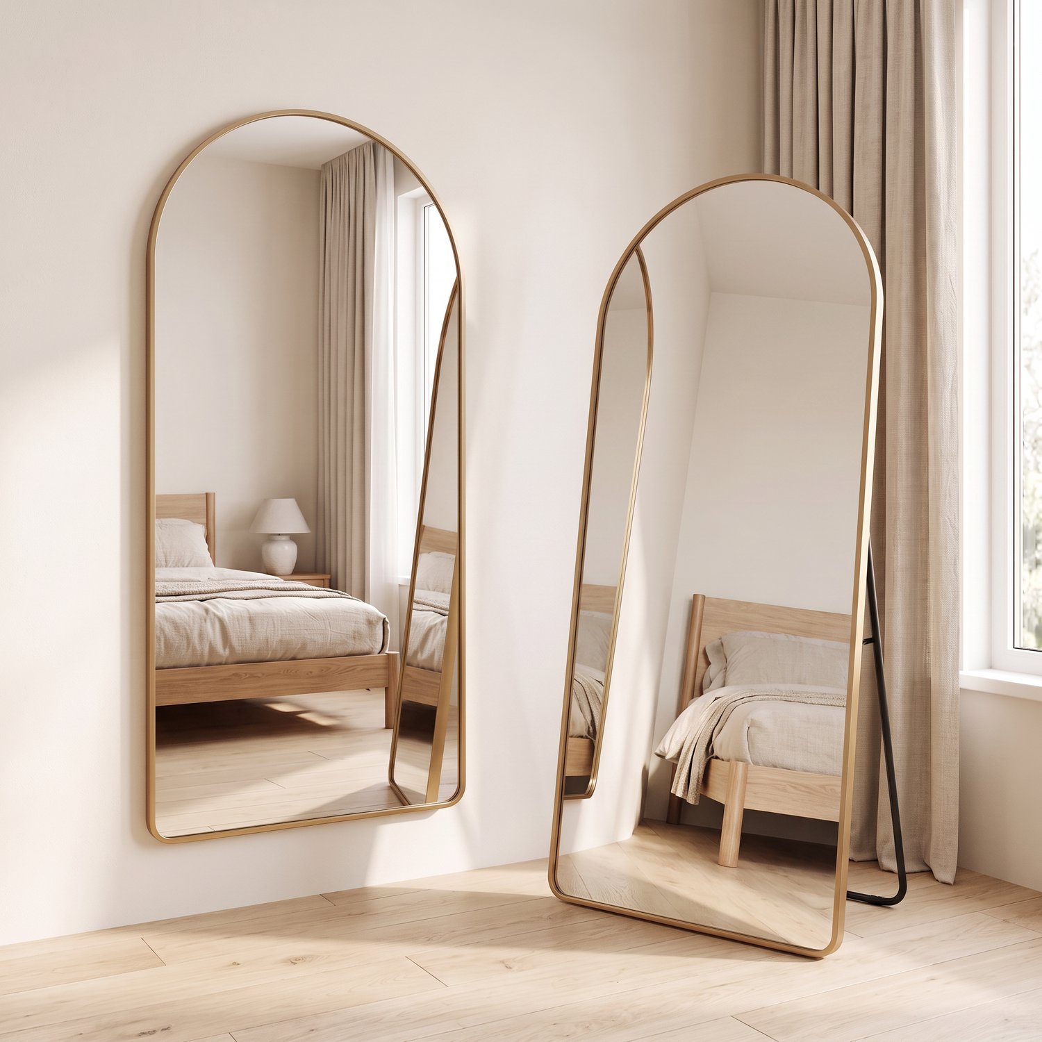 Passpiegel Norvia - Grote spiegel - 162 x 53 cm - Goud - Staand of Hangend - Ovaal - Wandspiegel - Aluminium frame - Aanpasbare stand