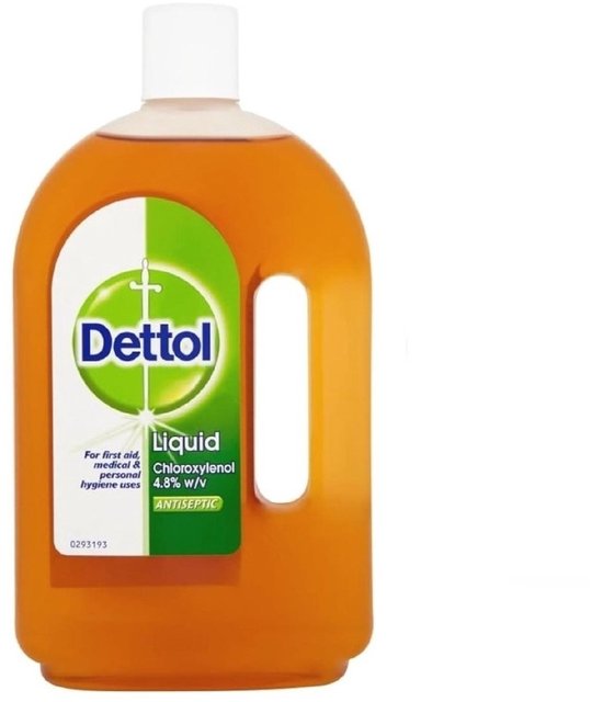 Fles Dettol vloeibaar antisepticum met oranje vloeistof en groen wit logo.