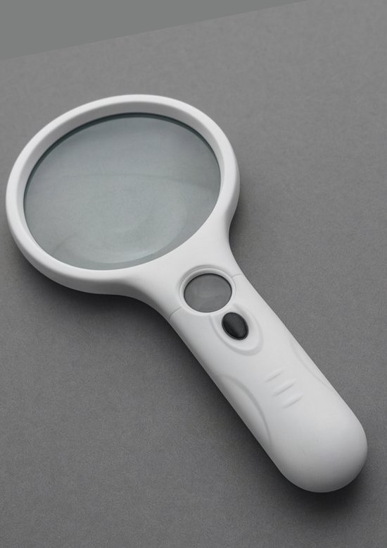 Witte handloep met een groot en een klein vergrootglas, met led-verlichting. Ergonomische handgreep.