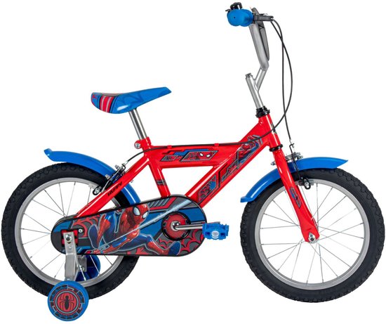 Rode kinderfiets met blauwe spatborden en zadel. Versierd met Spiderman-afbeeldingen en Spiderman-logo.
