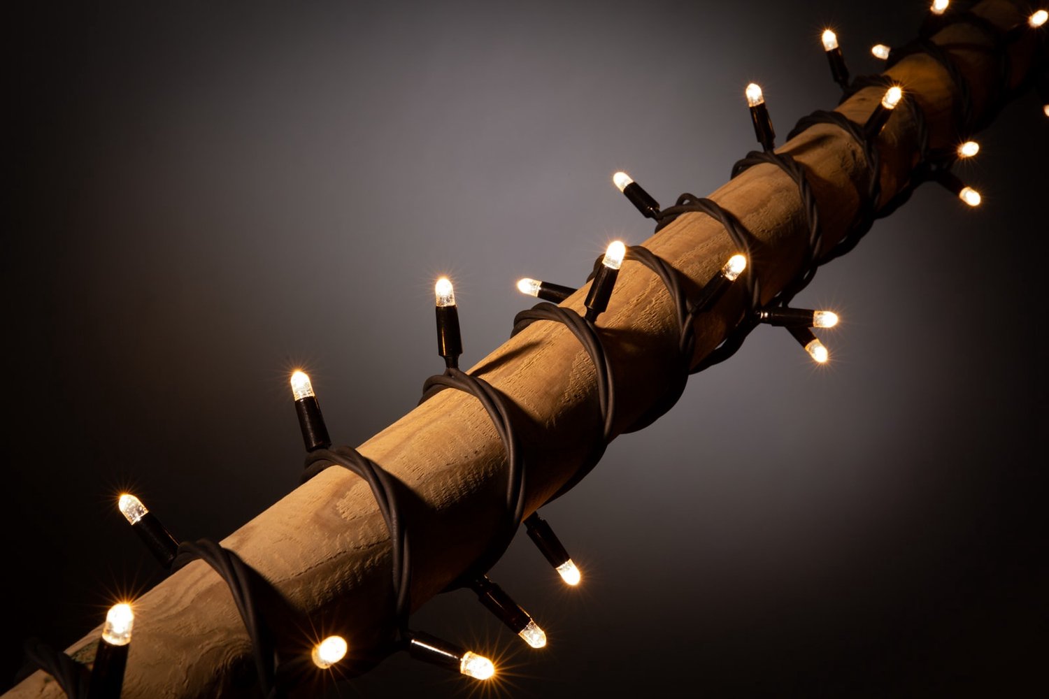 Blynx Kerstverlichting Buiten - 5 Meter - 50 LED Lampjes - Modern Warm Wit - Lichtsnoer - Zwart Snoer - IP67 - Koppelbaar tot 100m - Inclusief Startkabel