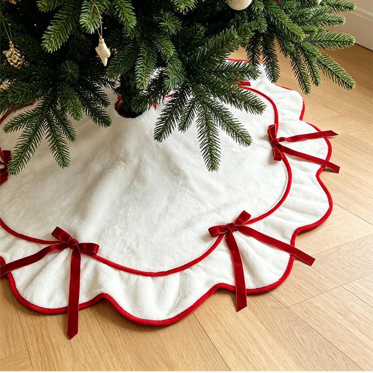 Kerstboomrok – Pluche Kerstboomkleed met Striklint – Golvende Kerstboomrok voor Kerstdecoratie – Polyester – Kerstversiering – Wit – 120 cm – 1 Stuks