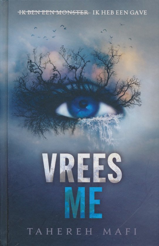 Boek "Vrees Me" met een oog met water dat uit de traanbuis stroomt. De takken van een boom vormen wenkbrauwen. Bovenaan staat "IK BEN EEN MONSTER IK HEB EEN GAVE".