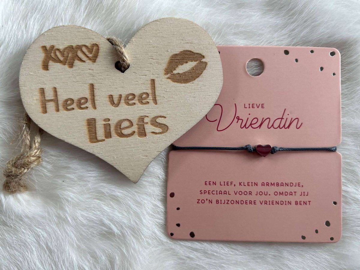 Creaties van hier – Hart Armband - zilver – 8x9 – verstelbaar - vriendin - met houten hartje