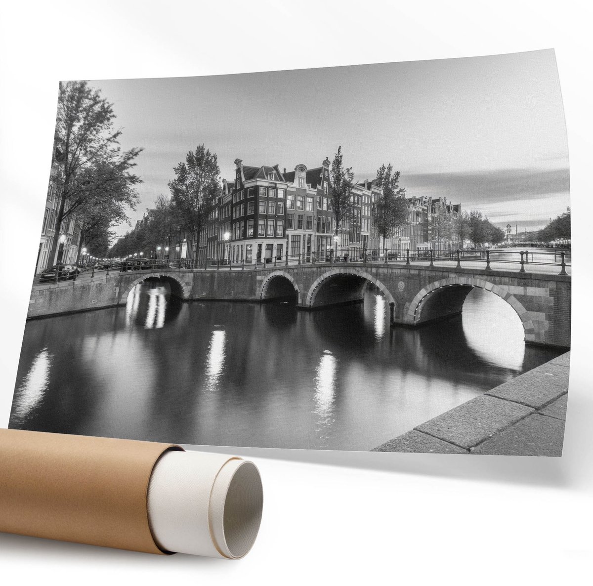 Coloray Polycanvas Wandposter - Een Paard In Het Bos, Fotografie - 594 x 840 mm - Zwart-wit Decoratie - Rechthoek - Interieurdecoratie - Kantoor - Klassiek