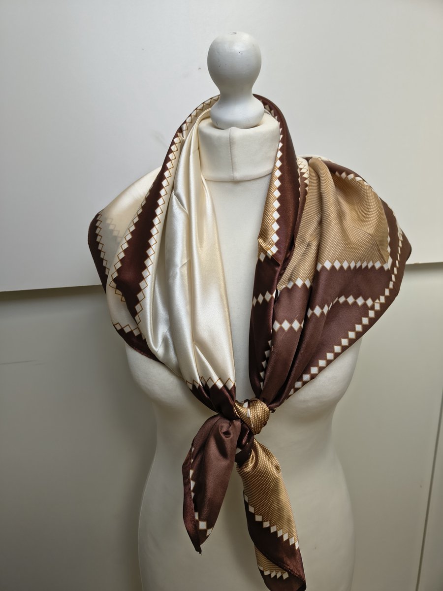 Vierkante dames sjaal Suzie-fantasiemotief-donker bruin ecru cognac-90x90