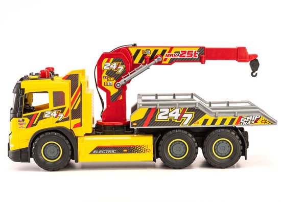 Gele takelwagen met rode kraan. "247" en "MAX 25T" opdrukken. "ELECTRIC" op zijkant.