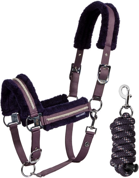 Paardenhalster met zachte fleece voering in donkerpaars, met glitterband en bijpassend halsterkoord.