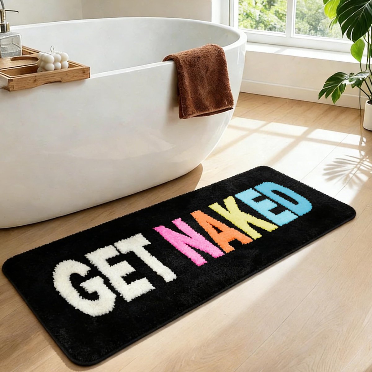 Badmat - Met GET Naked opdruk - Antislip - Wasbaar - Absorberend - Voor douche en toilet - Zwart met kleurrijke letters - 120x44 cm