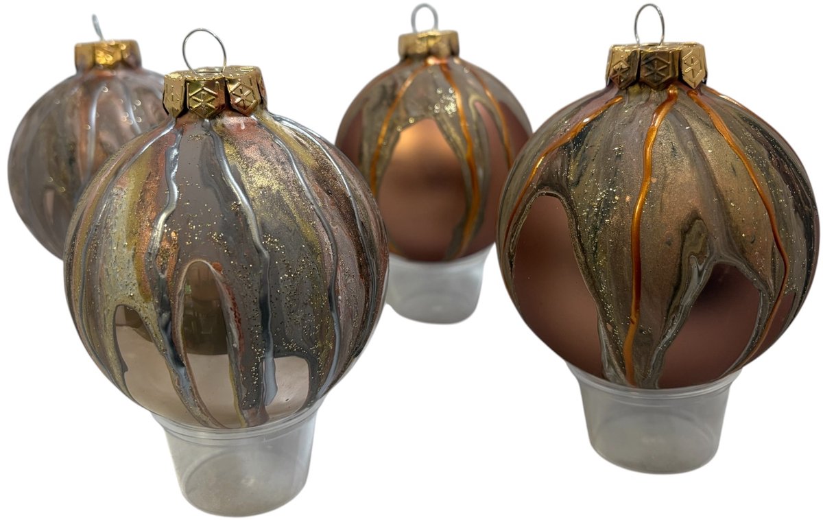 Set van 4 Handbeschilderde Kerstballen – Bruin & Brons – Ø 8 cm – Uniek door Riek van de Bor