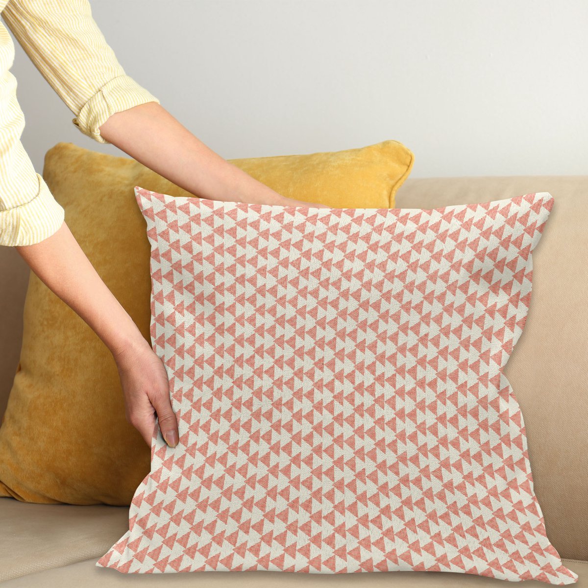 ABAKUHAUS Geometrisch Sierkussenhoes, Abstract Triangle Vormen met Gestreept Patronen Pastel Kleuren Modern, Decoratieve Vierkante Sierkussenhoes, 45 x 45 cm, Geel Salmon