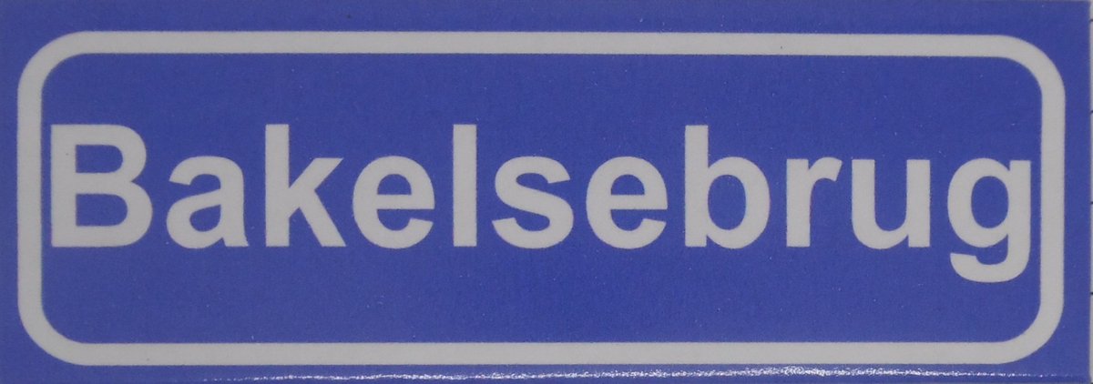 Souv© - koelkast magneet - plaatsnaam bord - kombord - souvenir - koelkastmagneetje - relatiegeschenk Bakelsebrug