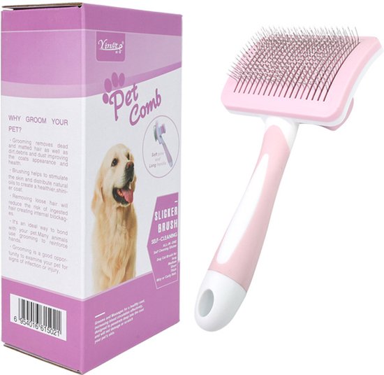 Roze zelfreinigende slickerborstel met metalen pinnen naast de productverpakking met een afbeelding van een hond.