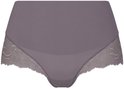 Grijze Spanx Hi-Hipster onderbroek met kanten zijpanelen en een naadloze afwerking.