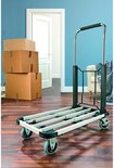 Opvouwbare steekwagen met zilverkleurige stangen en zwarte handgreep, in een woonkamer met dozen.