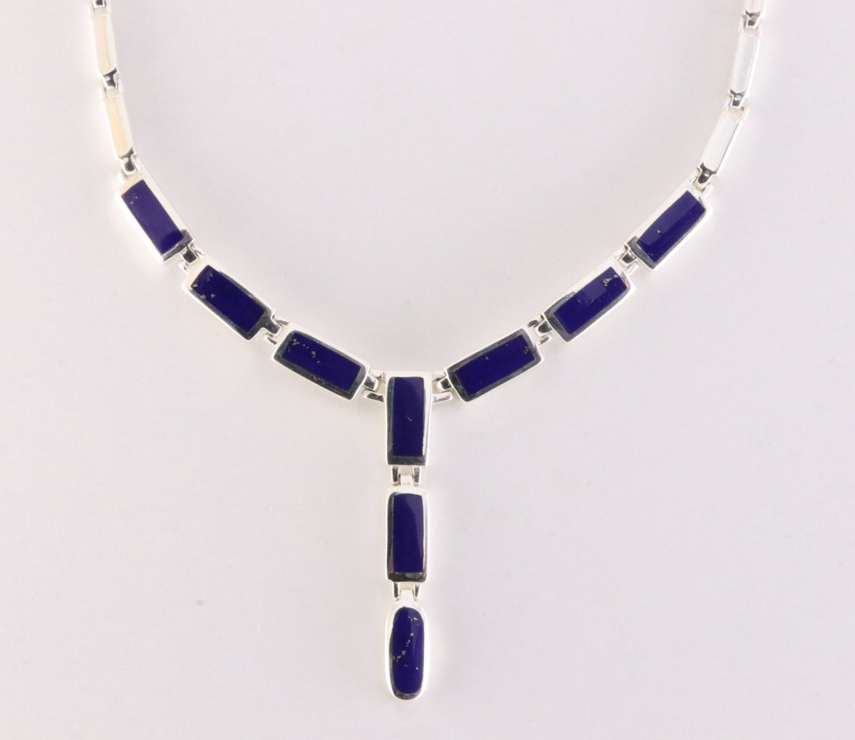 Zilveren collier met lapis lazuli