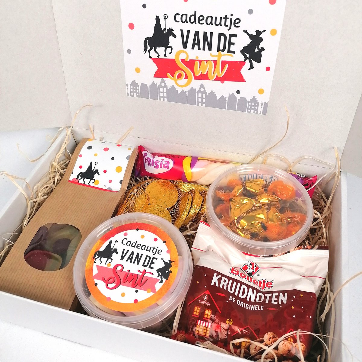 Sinterklaas Cadeaubox - "Cadeautje van de Sint" - Luxe Snoeppakket met Kruidnoten, Chocolademunten, Kabelspek & Mix Snoepgoed - Sinterklaas Cadeau / Schoencadeautje/Cadeau pakjeavond