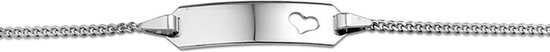 Zilveren gourmet armband met een hartvormig uitgesneden plaatje.