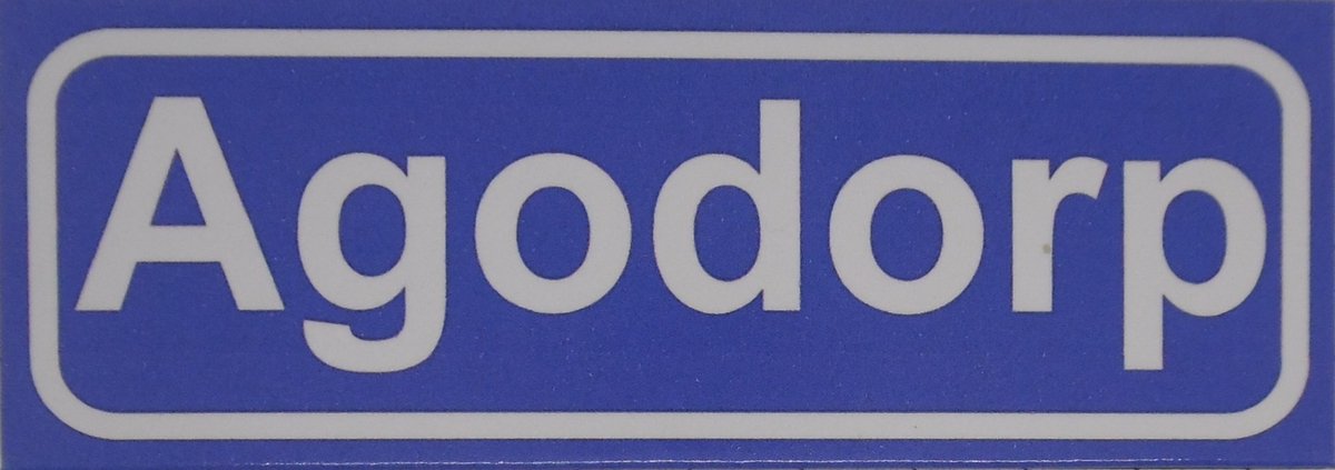Souv© - koelkast magneet - plaatsnaam bord - kombord - souvenir - koelkastmagneetje - relatiegeschenk Agodorp
