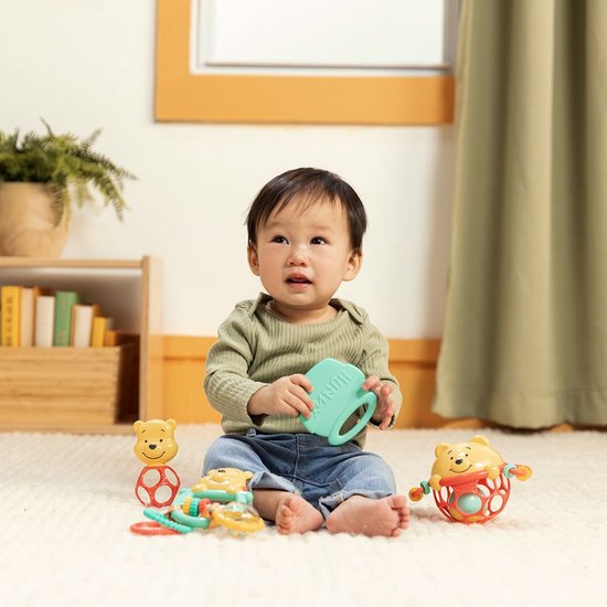 DISNEY BABY - WINNIE - Geboortecadeauset voor baby's - 5 speeltjes, waaronder 1 bijtspeeltje Winnie en O-bal, rammelaar en kinderwagenhanger van Disney — afbeelding 5