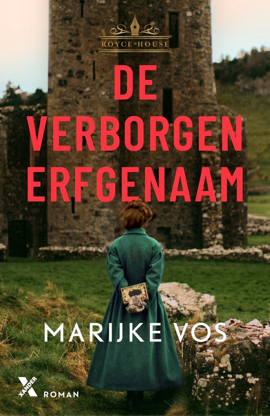 Vrouw in groene jas met boek voor stenen kasteelruïne op boekomslag 'De verborgen erfgenaam' van Marijke Vos.