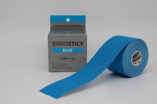 Blauwe Skinestics sporttape rol en verpakking. Professionele kinesiotape, 2-way cotton.