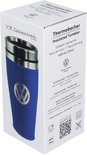 Blauwe dubbelwandige thermosbeker met VW-logo en witte opdruk van "VW Collection by BRISA", 450 ml.